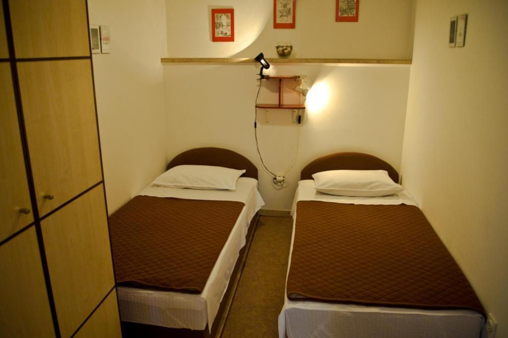Guest House Kuzmanic Hvar Island Habitación foto